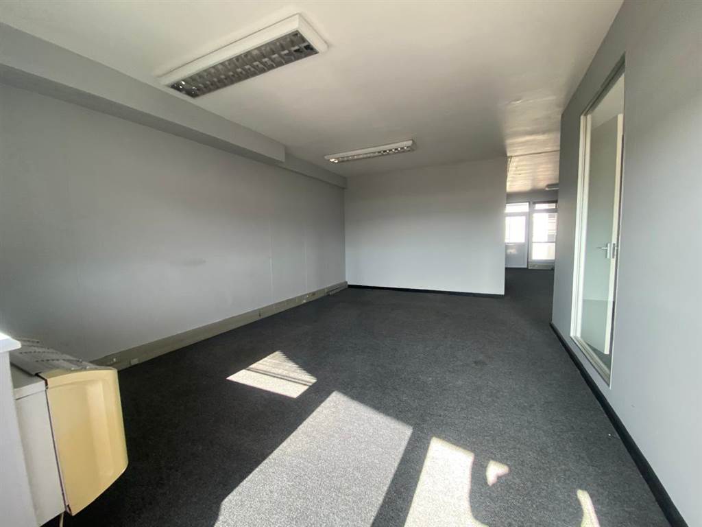 105  m² Commercial space in Century City photo number 4