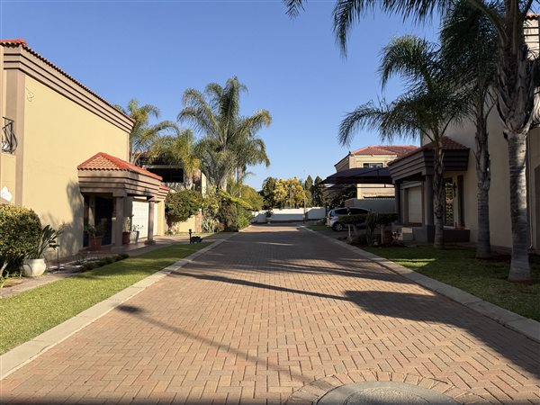 3 Bedroom Townhouse 3 Bedroom Townhouse