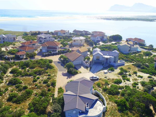 570 m² Land available in Sandbaai