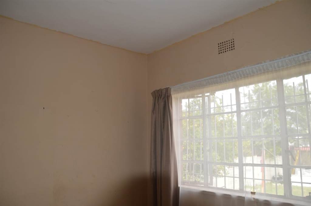 3 Bed Townhouse in Lindbergh Park photo number 8