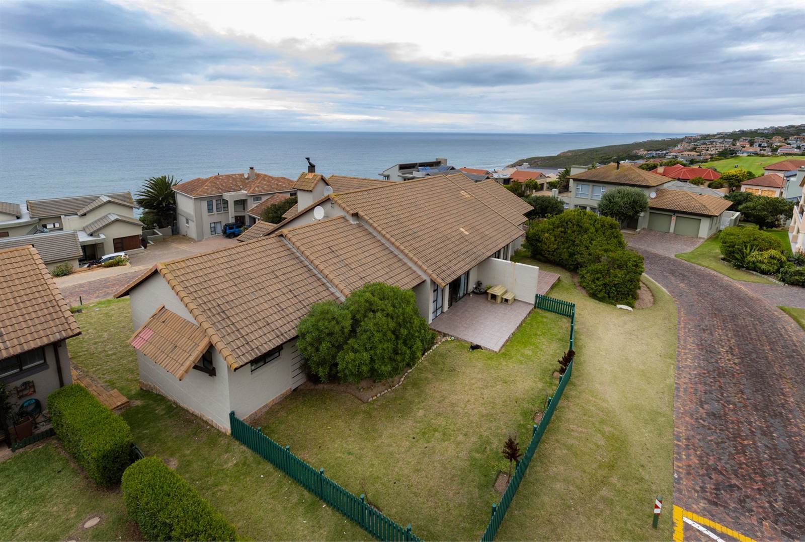 3 Bed Townhouse in Mossel Bay Golf Estate photo number 3