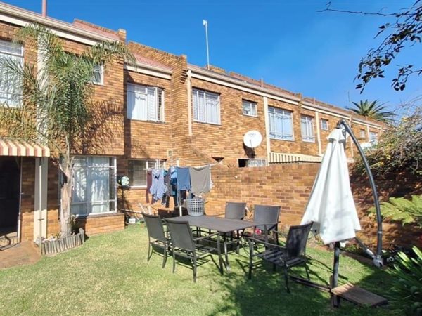 3 Bed Townhouse in Pollak Park