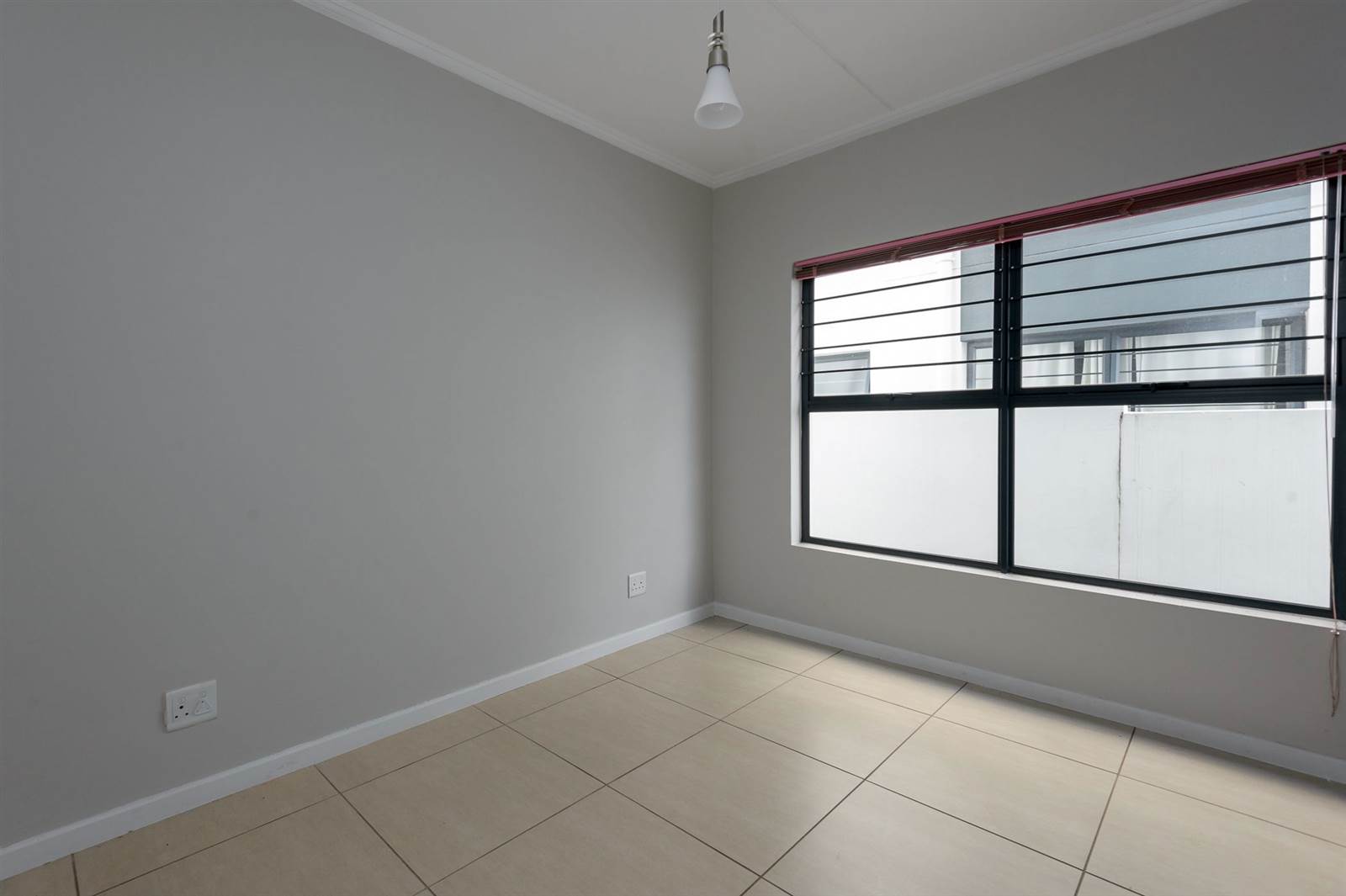 3 Bed Apartment in Greenstone Hill photo number 27
