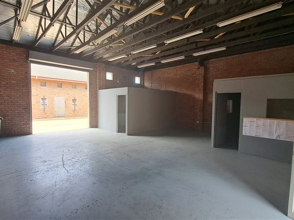 100  m² Industrial space in Alton
