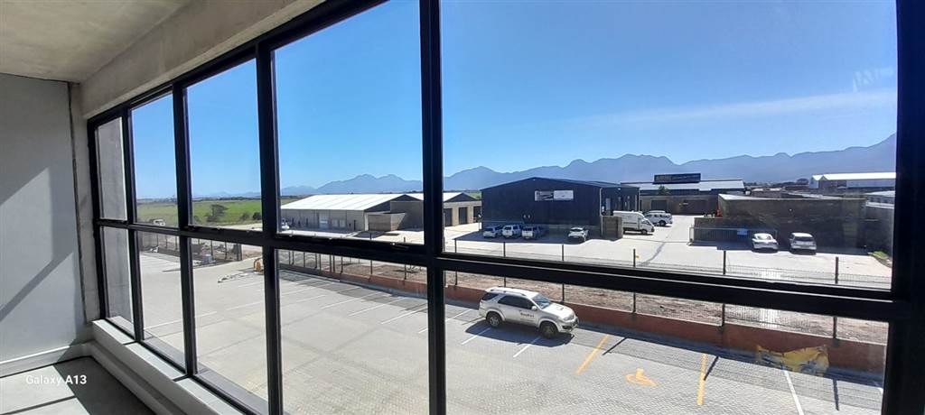 870  m² Commercial space in Pacaltsdorp photo number 17
