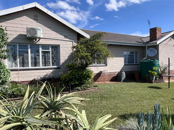 4 Bedroom House 4 Bedroom House