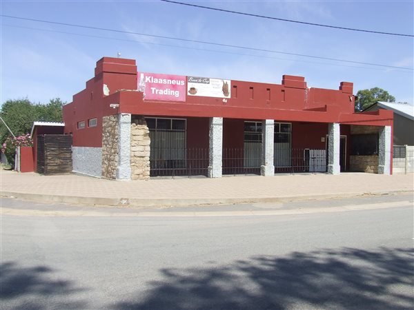 211  m² Commercial space