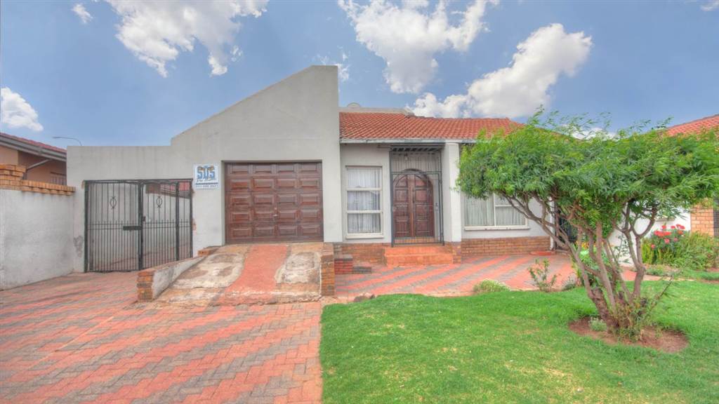 3 Bed House in Protea North photo number 23