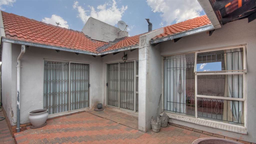 3 Bed House in Protea North photo number 22