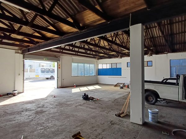 1 080 m² Industrial space 1 080 m² Industrial space