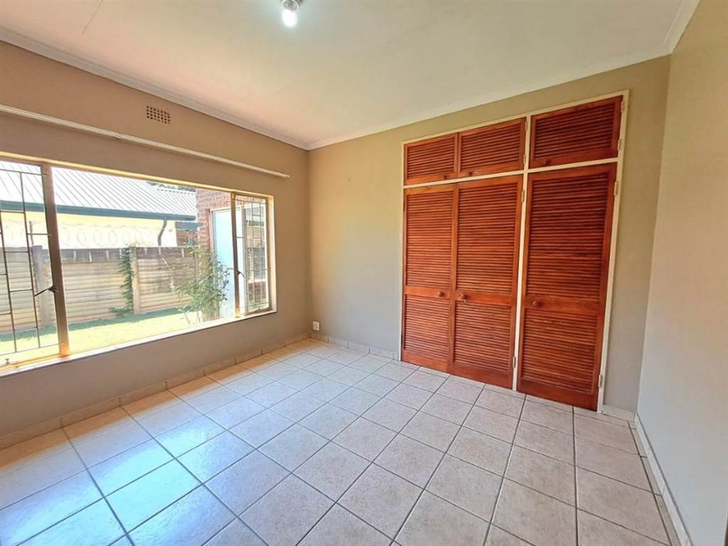5 Bed House in Pretoria North photo number 13