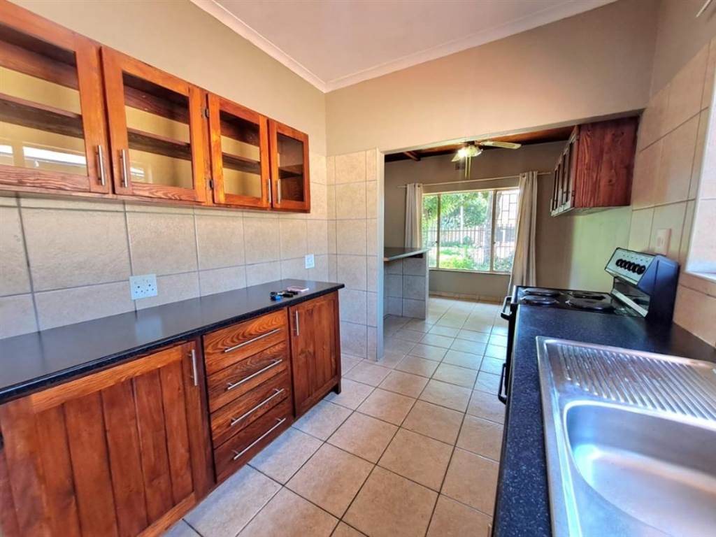 5 Bed House in Pretoria North photo number 10