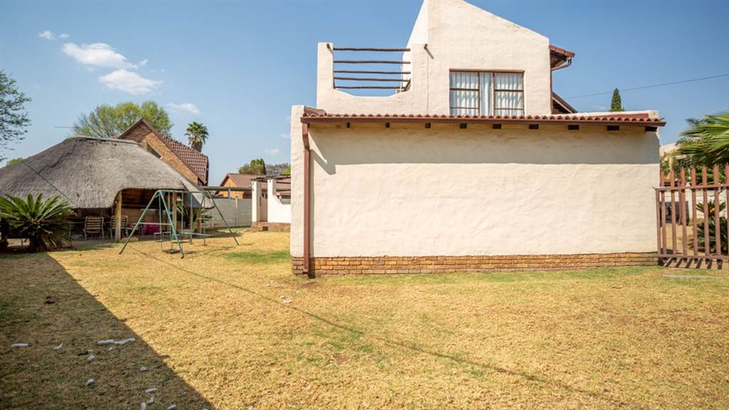 4 Bed House in Dalpark Ext 1 photo number 26