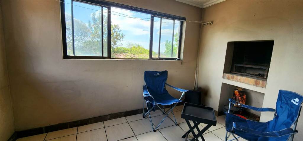 2 Bed Flat in Witbank Central photo number 13