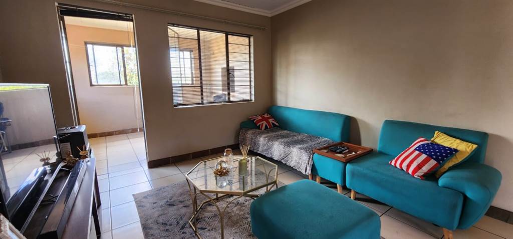 2 Bed Flat in Witbank Central photo number 8