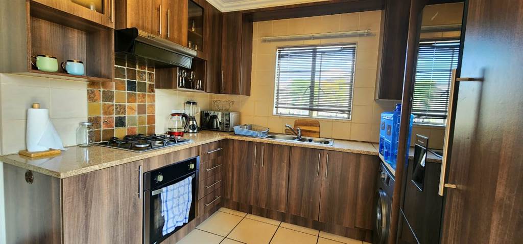 2 Bed Flat in Witbank Central photo number 5