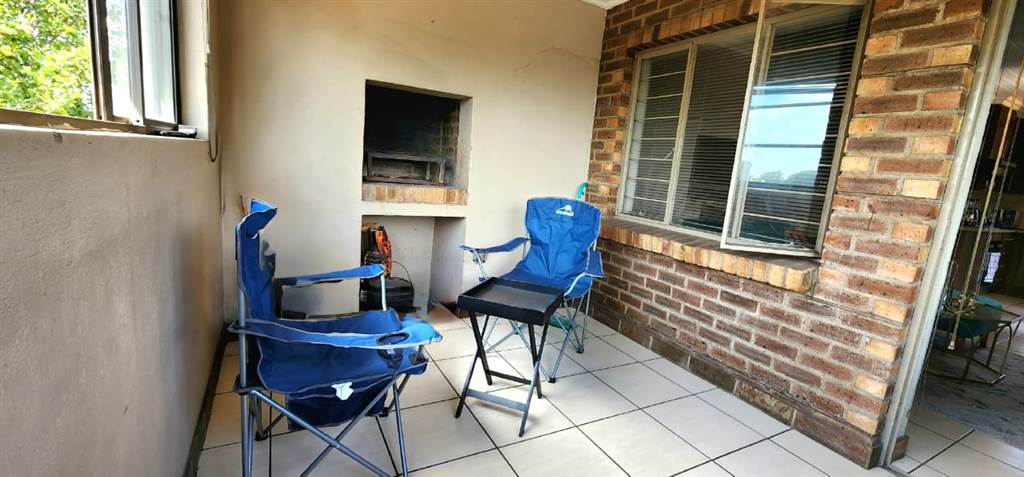 2 Bed Flat in Witbank Central photo number 12