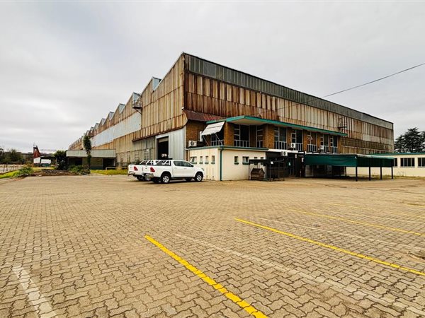 9 996  m² Industrial space