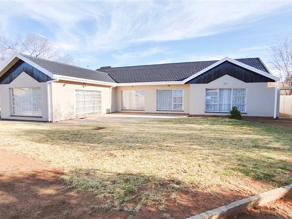 4 Bedroom House 4 Bedroom House