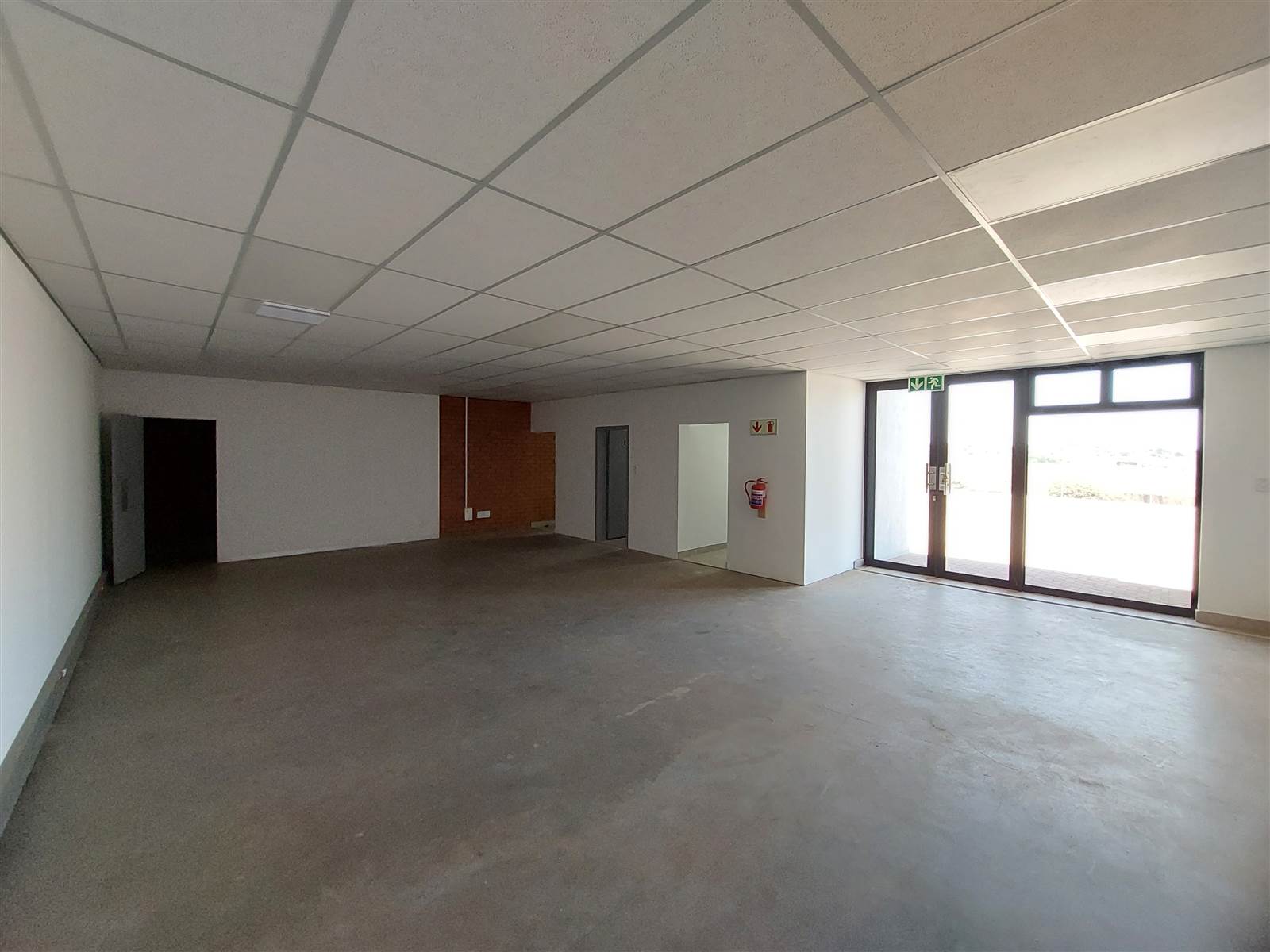 669  m² Industrial space in Clayville photo number 2