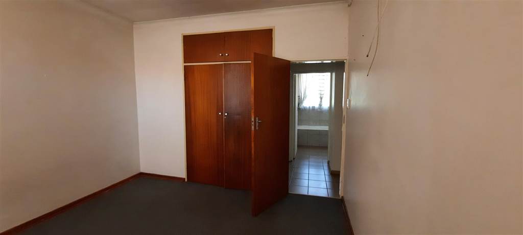 2 Bed Townhouse in Pretoria North photo number 15