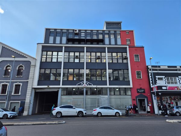 135  m² Commercial space