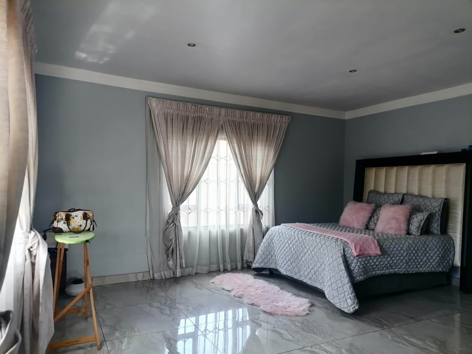 4 Bed House in Katlehong photo number 21