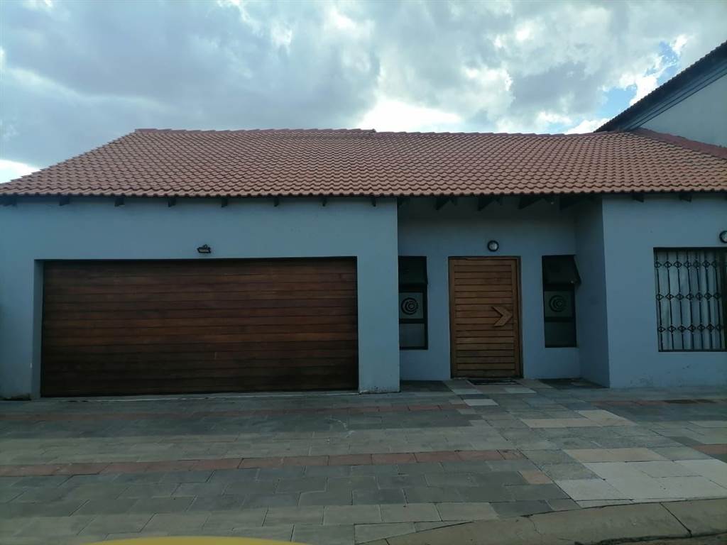 4 Bed House in Katlehong photo number 4