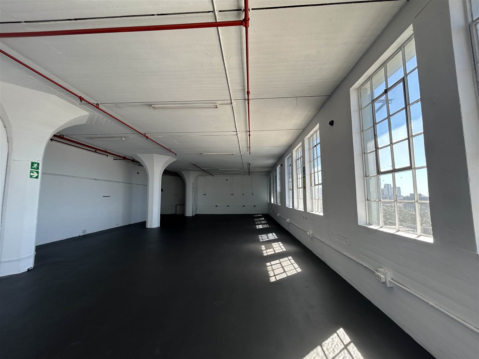 345  m² Commercial space in Woodstock photo number 2