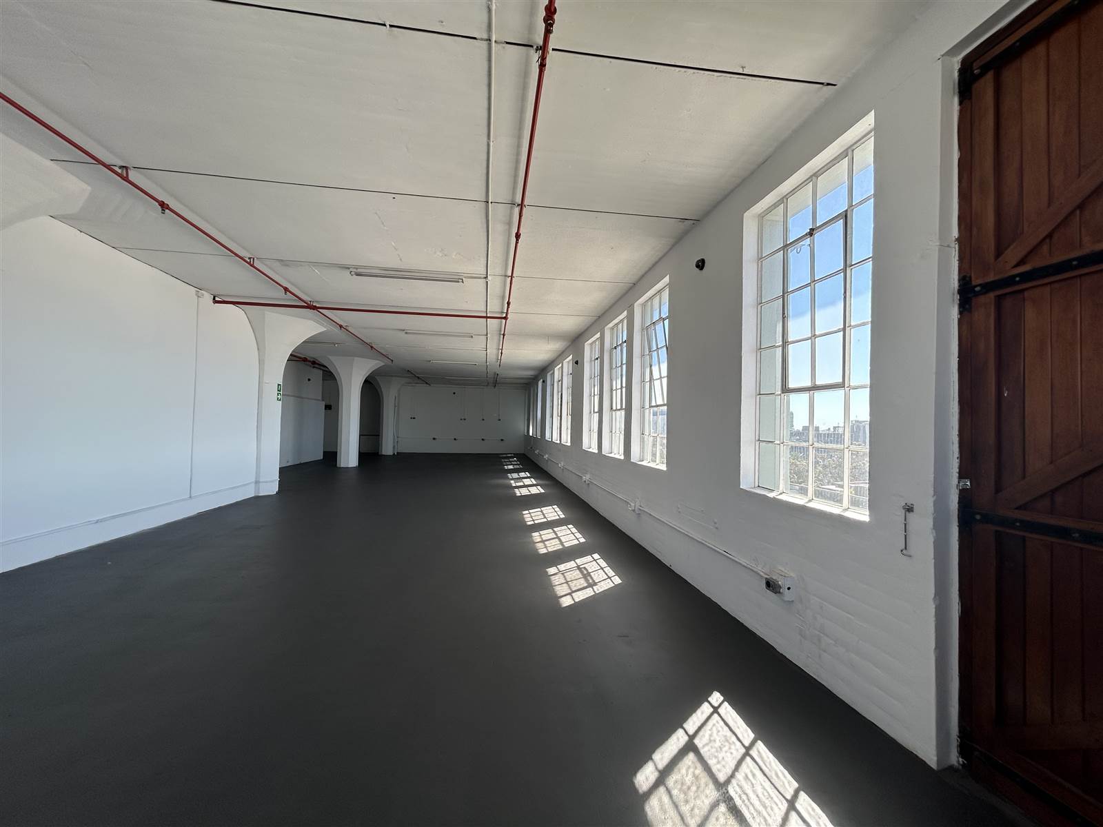 345  m² Commercial space in Woodstock photo number 3