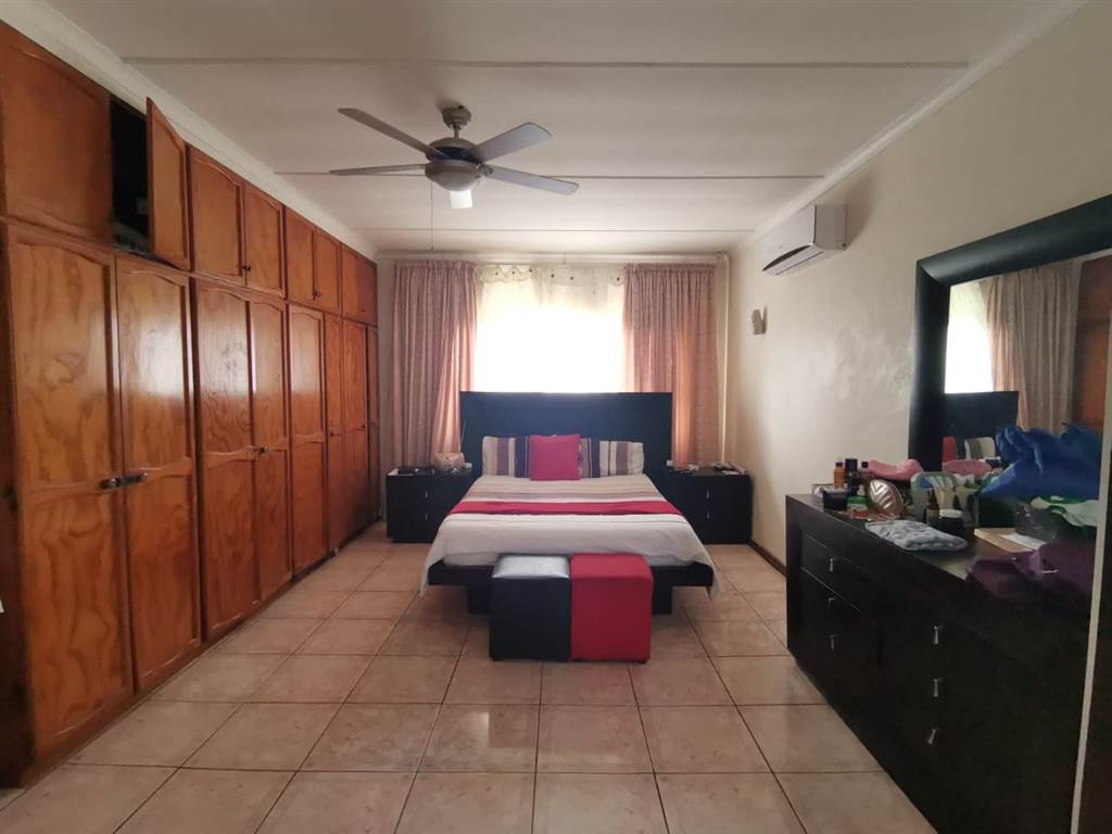 3 Bed House in Empangeni photo number 8