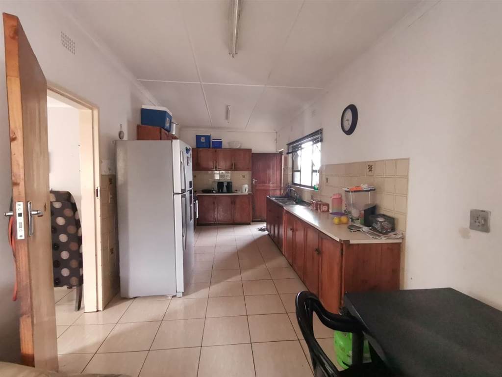 3 Bed House in Empangeni photo number 4