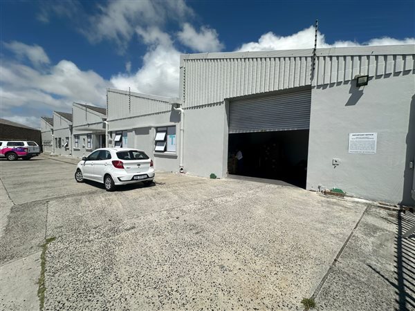 1 586  m² Industrial space