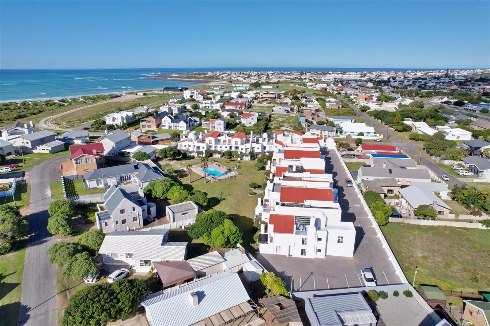 2 Bed Apartment in Struisbaai photo number 20