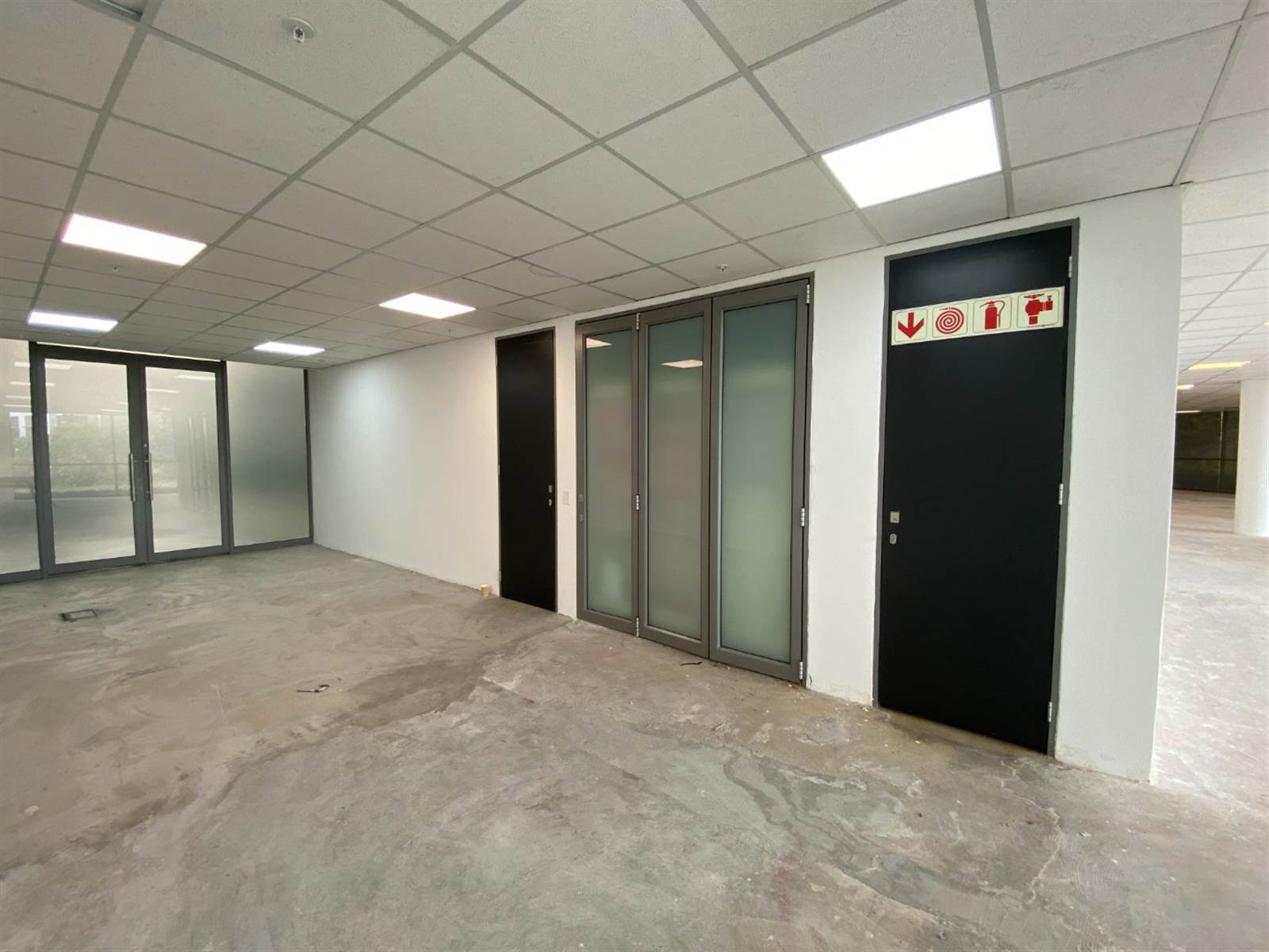 527  m² Office Space in Waterfall Estate photo number 9