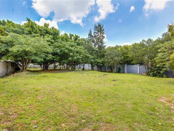 1585 m² Land available in Bryanston
