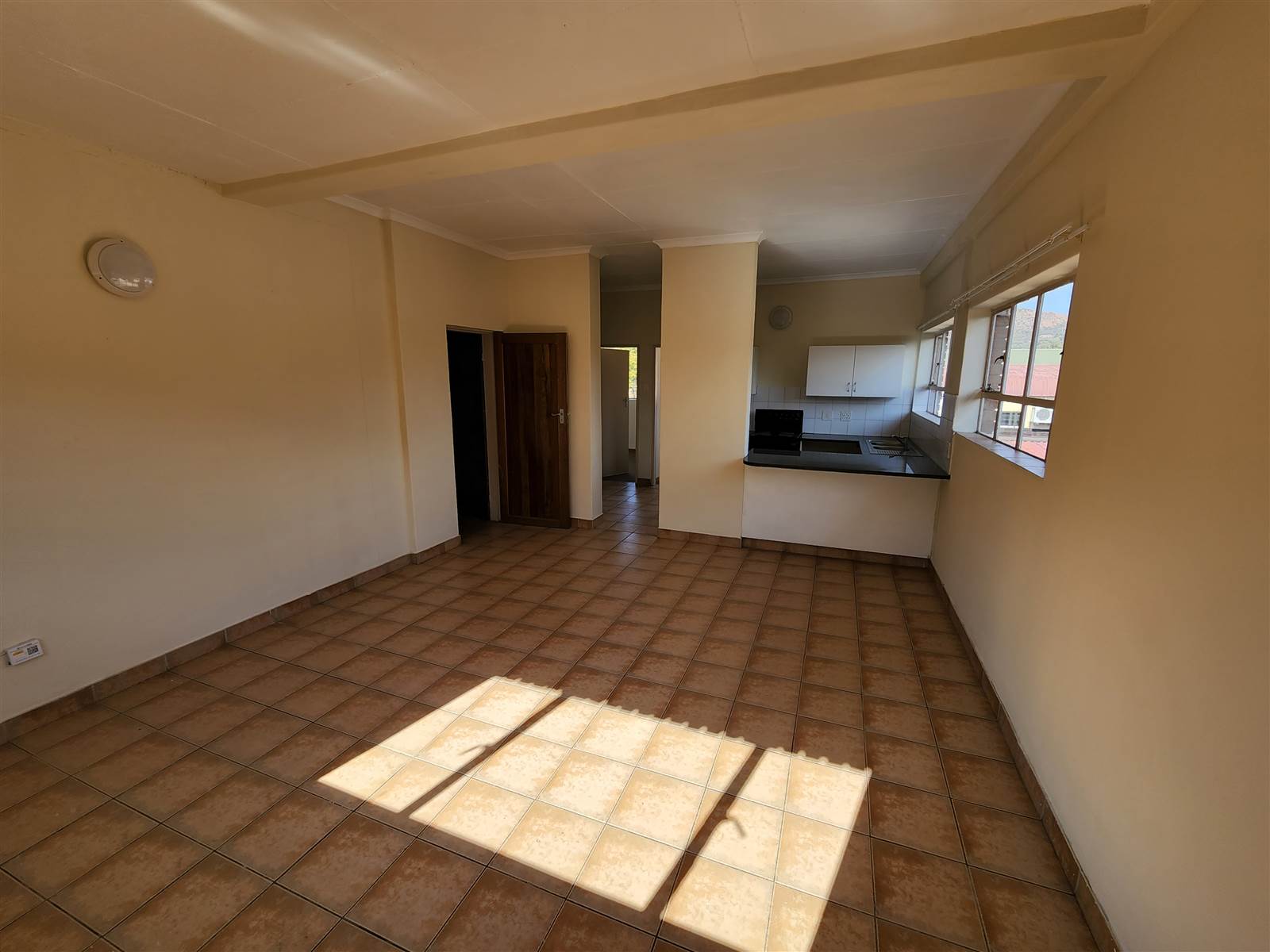 2 Bed Flat in Pretoria North photo number 3