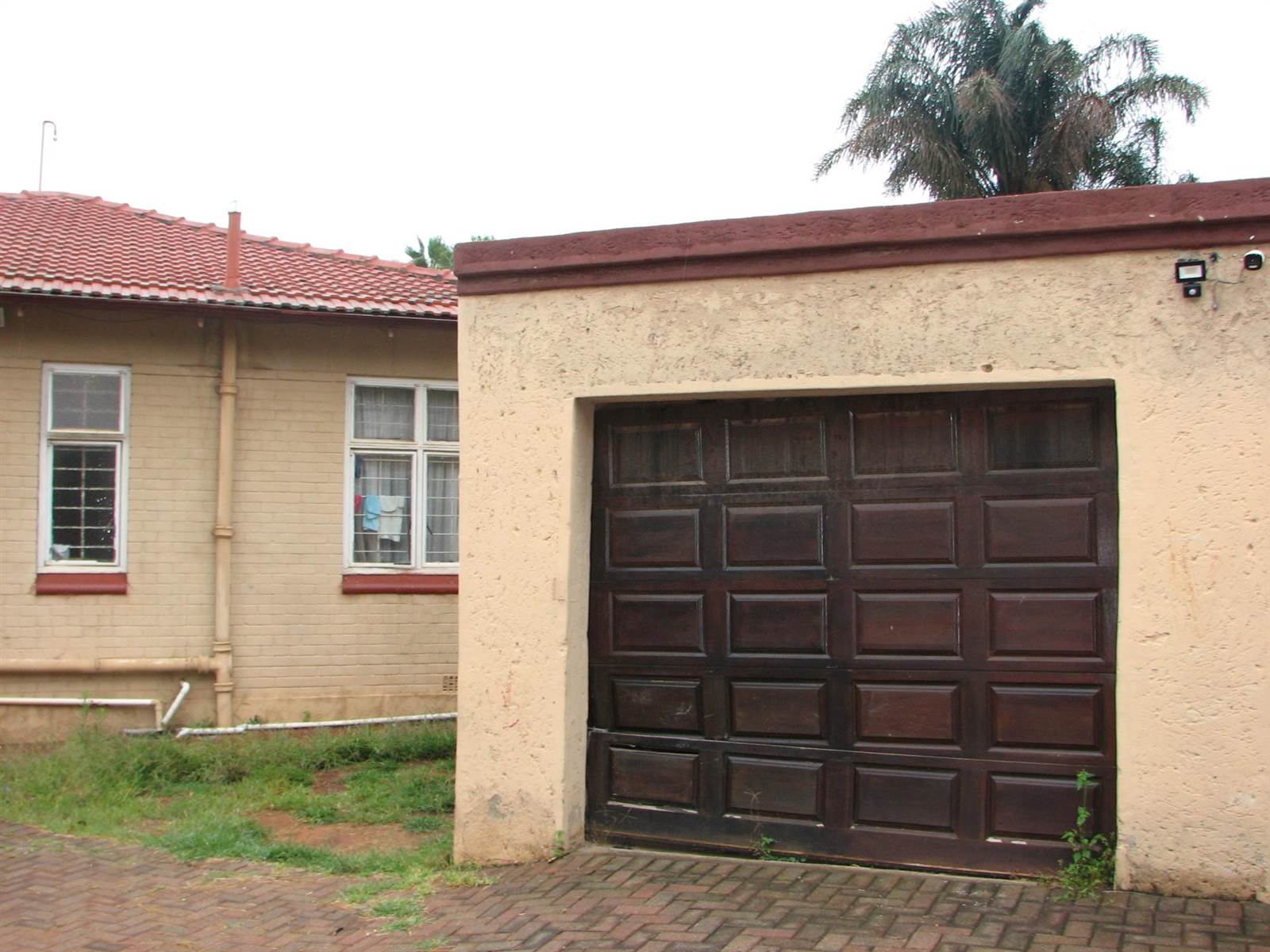 4 Bed House in Roodepoort North photo number 2