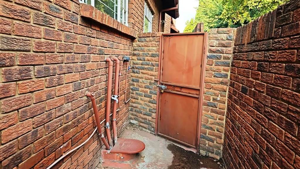 2 Bed Townhouse in Boksburg South photo number 26