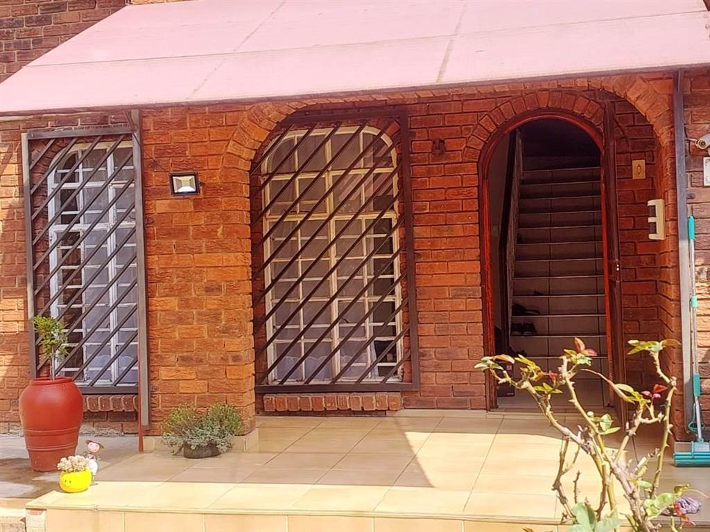 2 Bed Townhouse in Boksburg South photo number 3