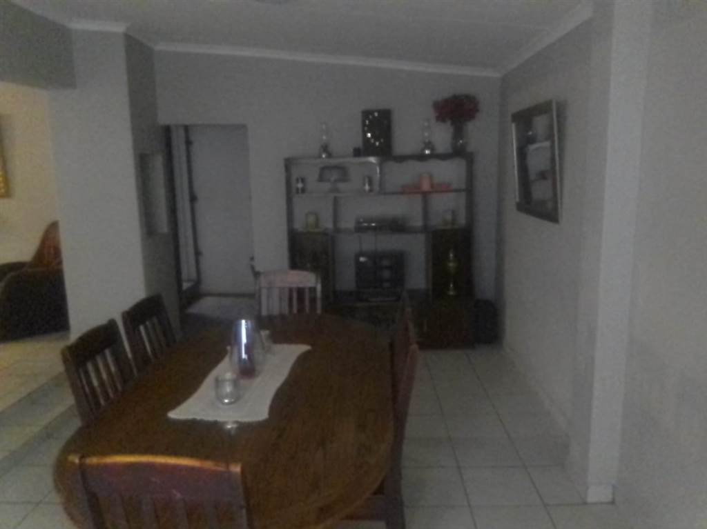6 Bed House in Louis Trichardt photo number 19
