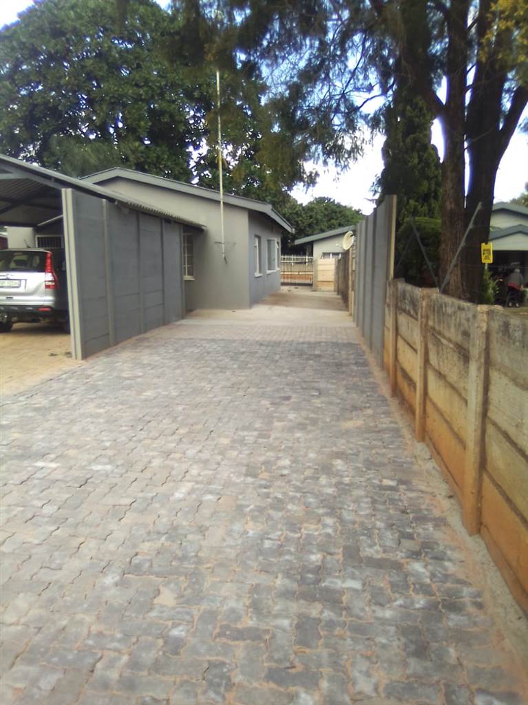 6 Bed House in Louis Trichardt photo number 30
