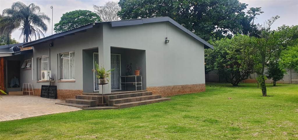6 Bed House in Louis Trichardt photo number 12