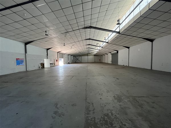 2400  m² Industrial space in Airport Industria