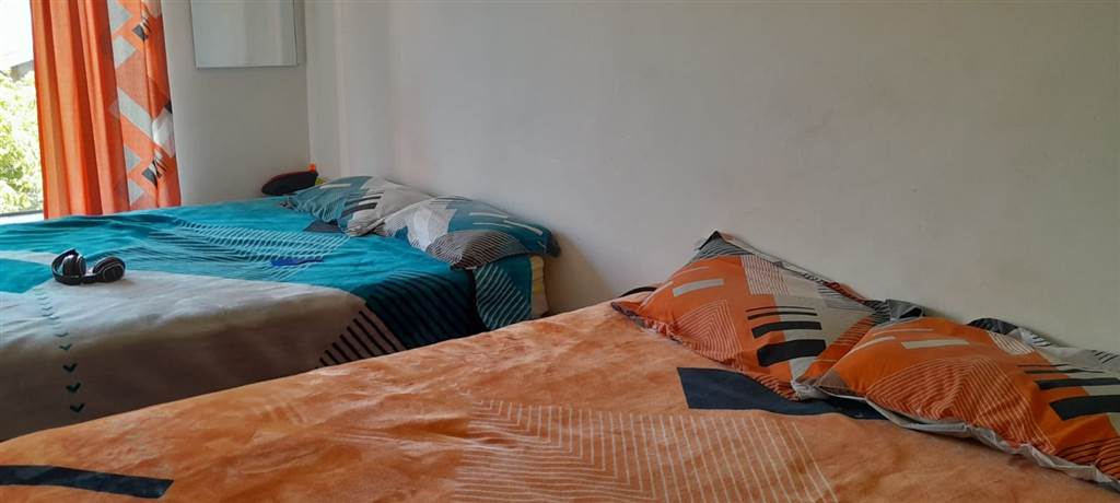 2 Bed Apartment in Amanzimtoti photo number 9