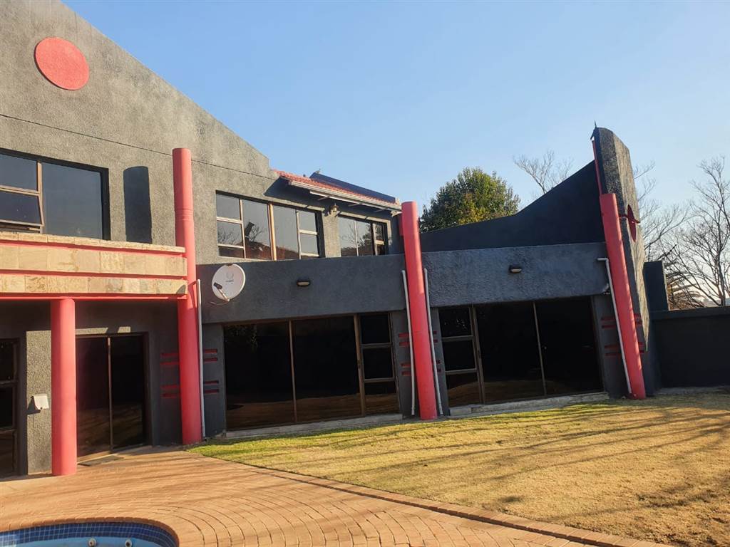 6 Bed House in Secunda photo number 1
