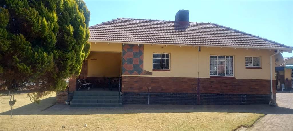 3 Bed House in Kroonstad photo number 1