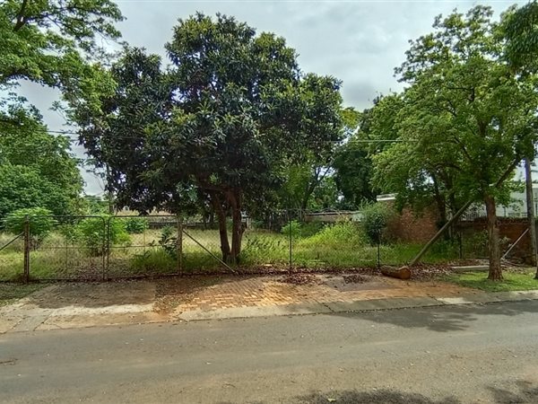 1736 m² Land available in Hatfield