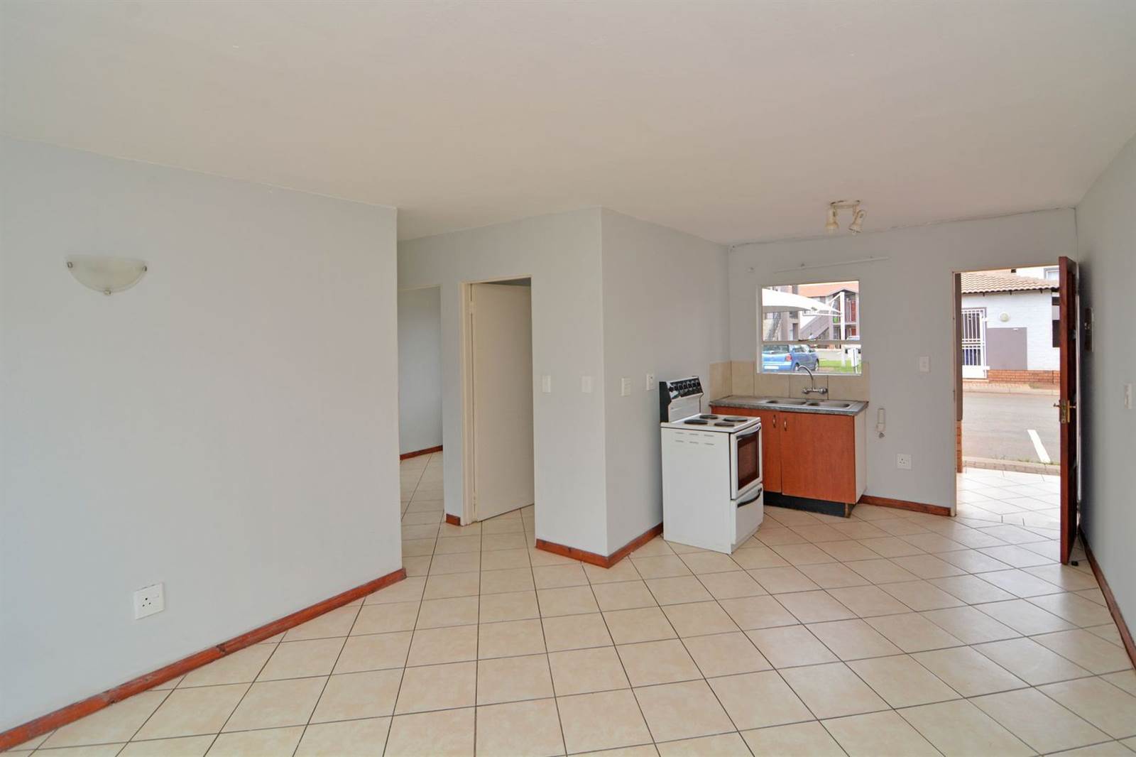 2 Bed Apartment in Protea Glen photo number 8