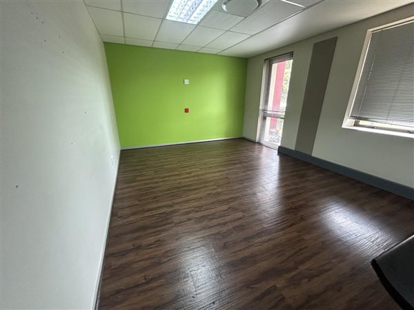 356  m² Office Space in Irene